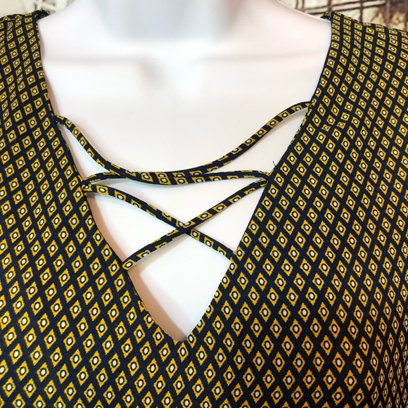 MERAKI Crisscross V-neck three quarter sleeve blouse keyhole detail back small - Picture 7 of 13